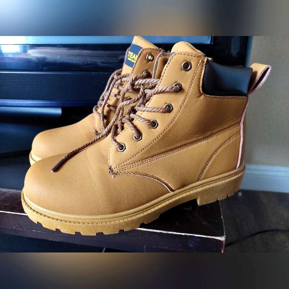 NWOT ✨️Tan Boots
